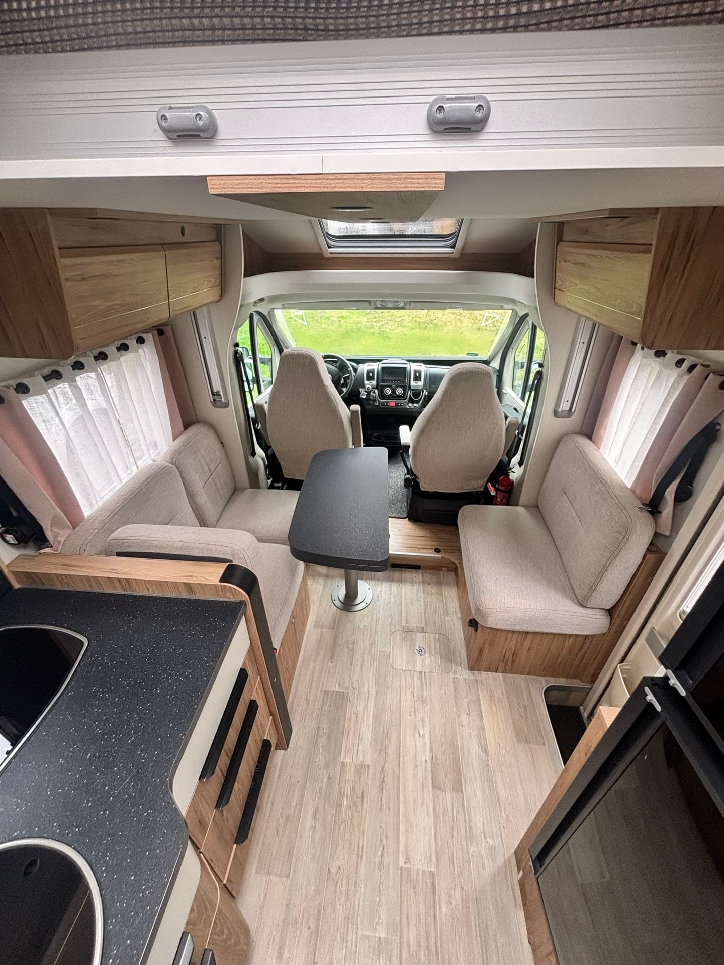 Kamper Pilote P746 Essentiel - at Złotokłos · powiat piaseczyński from €136 / day (590 zł) - Picture 3