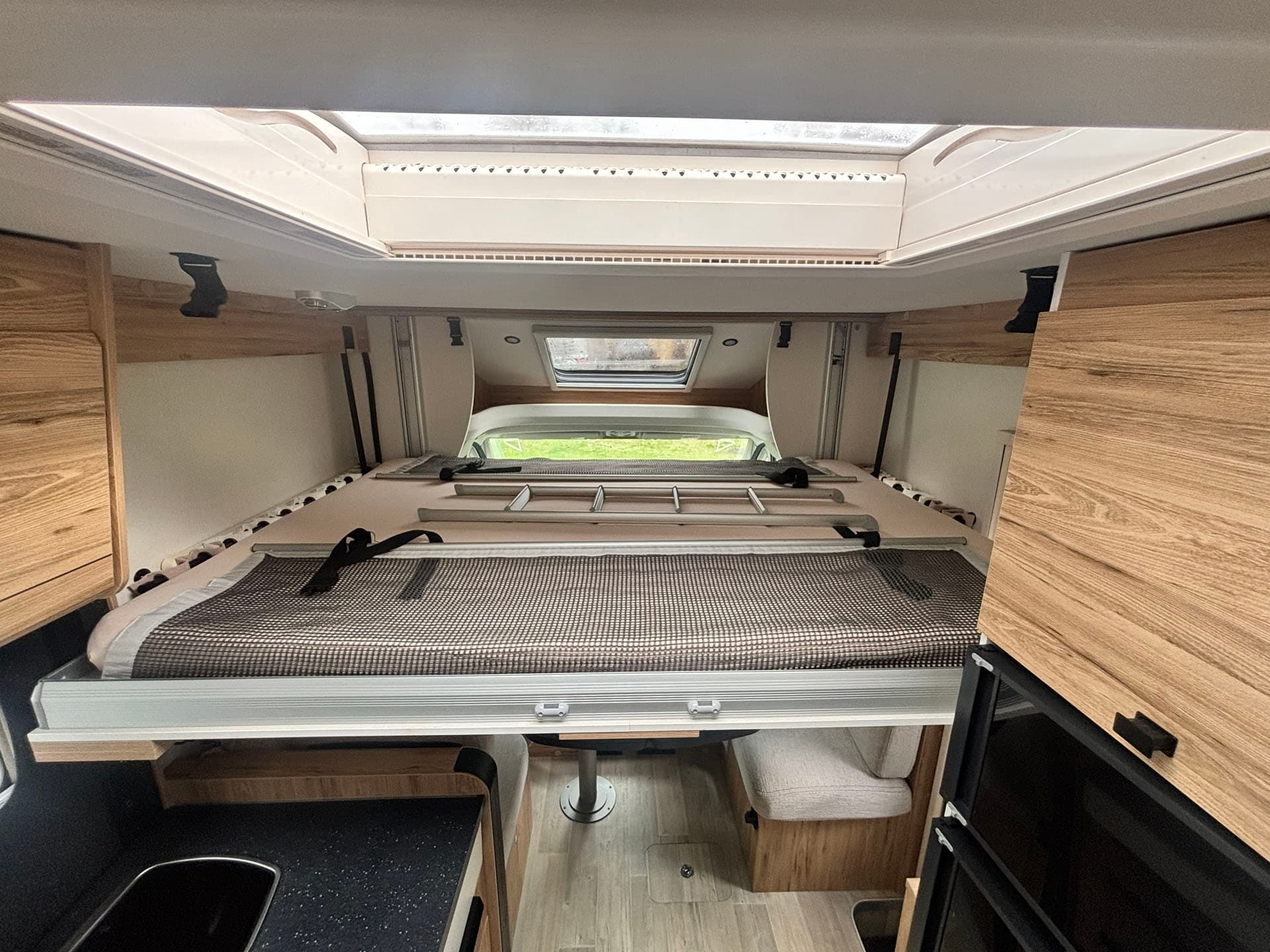 Kamper Pilote P746 Essentiel - at Złotokłos · powiat piaseczyński from €136 / day (590 zł) - Picture 5