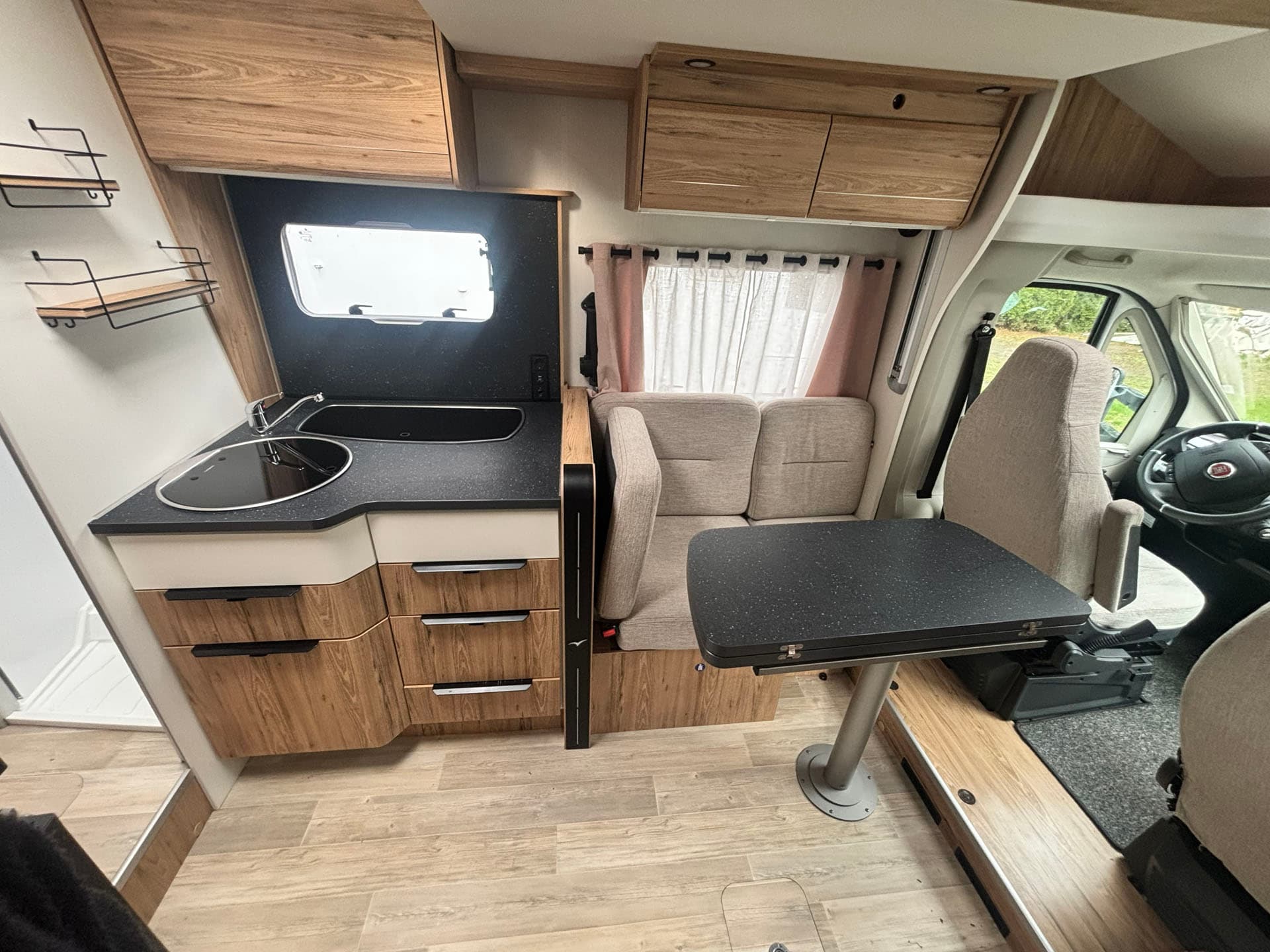 Kamper Pilote P746 Essentiel - at Złotokłos · powiat piaseczyński from €136 / day (590 zł) - Picture 6