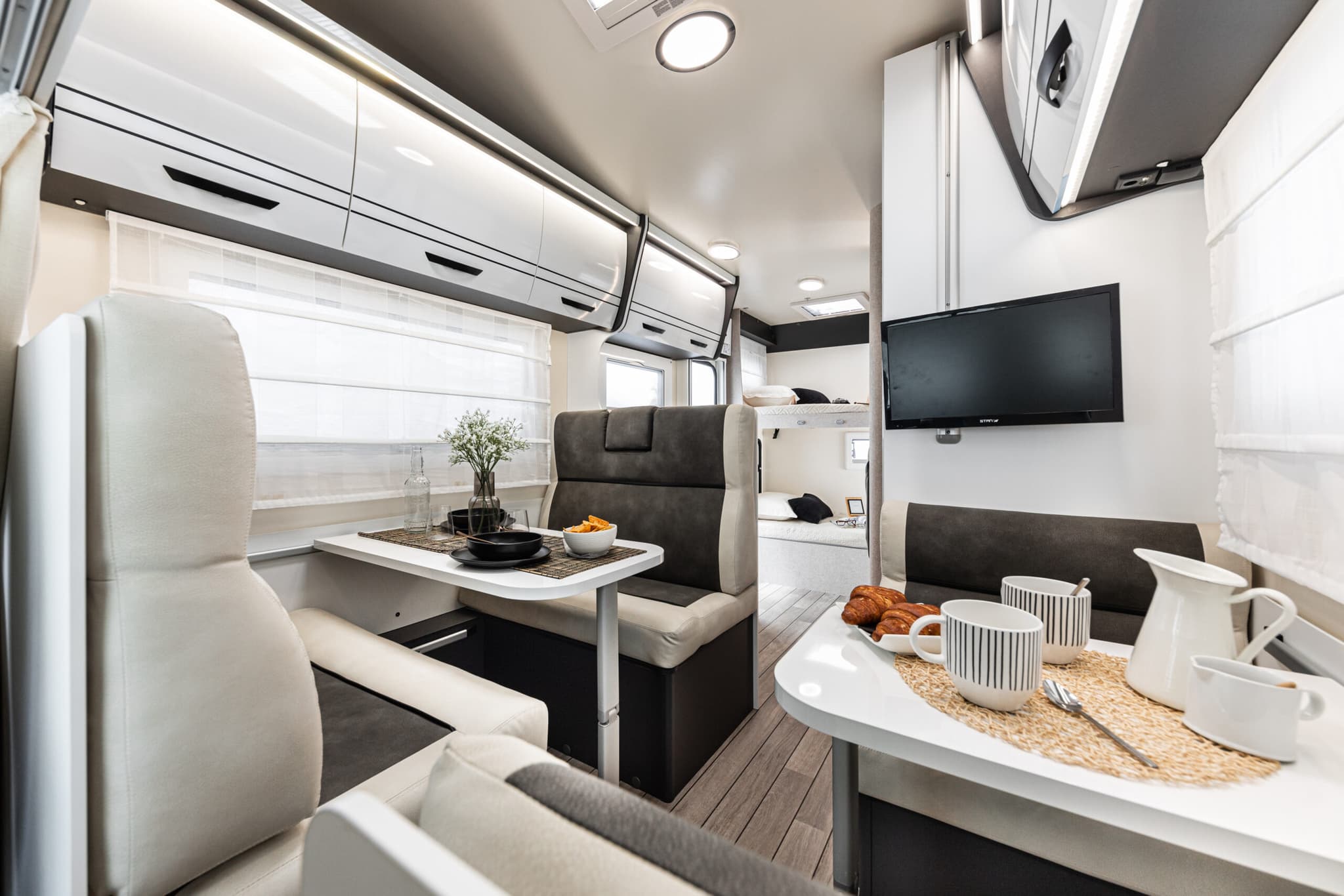 McLouis Glamys 322/2 2026 7-Person Family Motorhome Estonia - at Tabasalu alevik · Harju County from 115 € / day - Picture 5