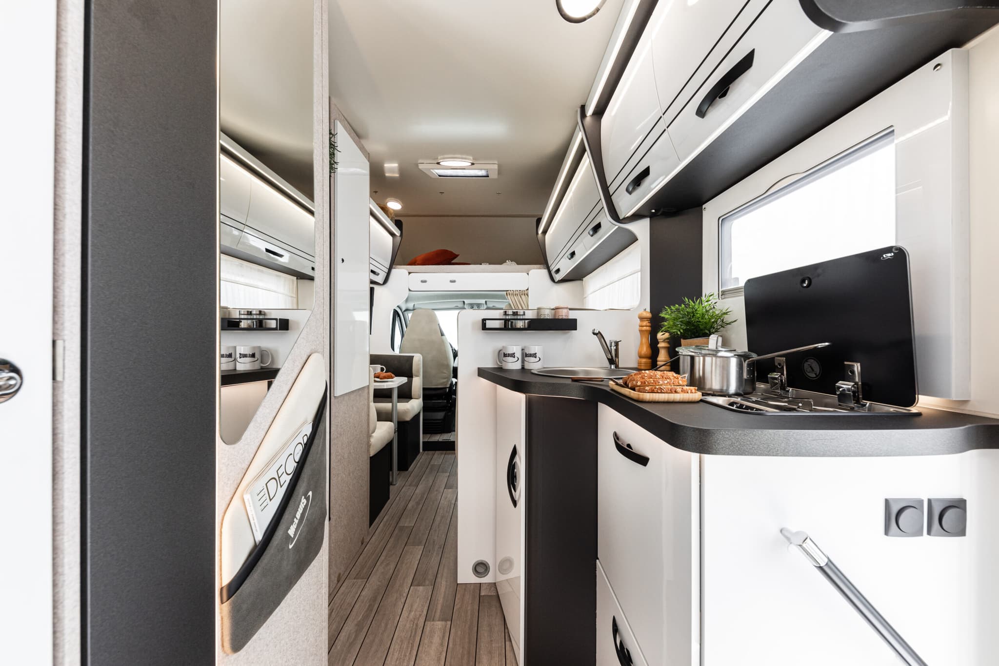 McLouis Glamys 322/2 2026 7-Person Family Motorhome Estonia - at Tabasalu alevik · Harju County from 115 € / day - Picture 2