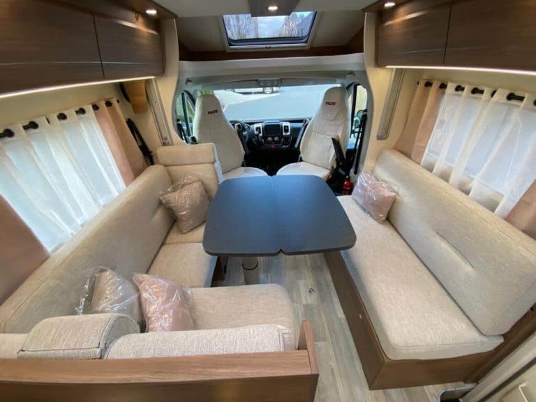 Prestige PILOTE P726 - at Złotokłos · powiat piaseczyński from €136 / day (590 zł) - Picture 2