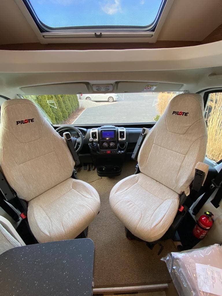 Prestige PILOTE P726 - at Złotokłos · powiat piaseczyński from €136 / day (590 zł) - Picture 3