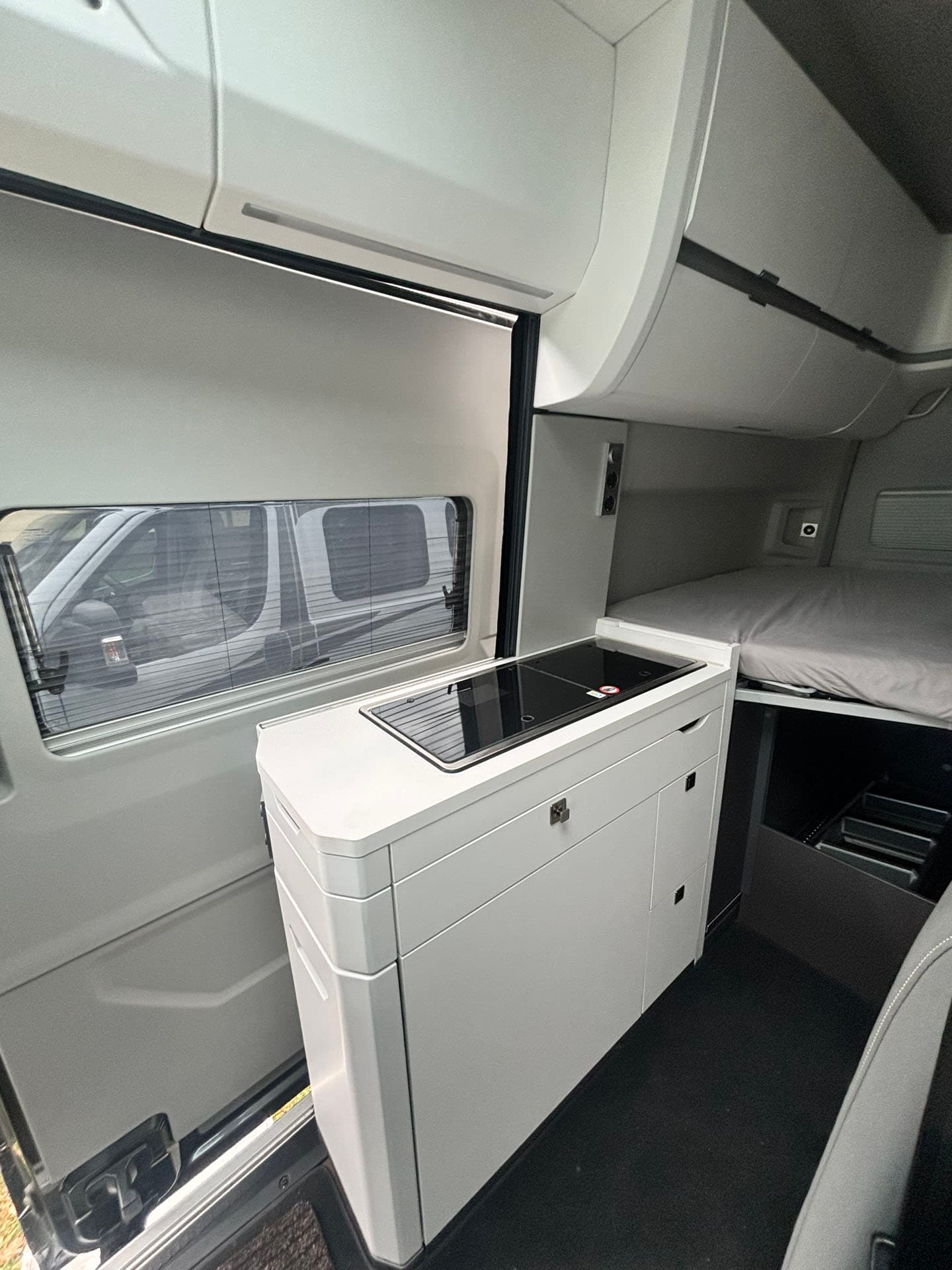 VW Grand California 600 Luxury Campervan Rental Warsaw - at Złotokłos · powiat piaseczyński from €113 / day (490 zł) - Picture 4