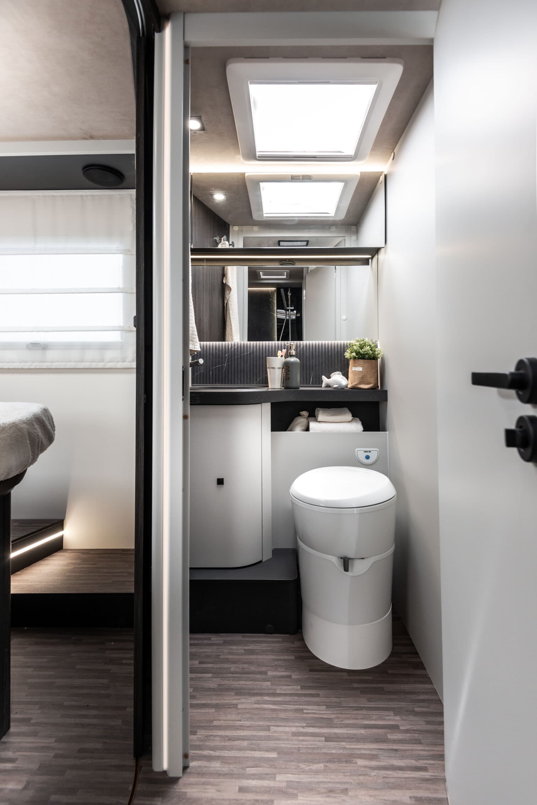 Mobilvetta KEA I 90 2026 Lux Motorhome Rental Estonia - at Tabasalu alevik · Harju County from 170 € / day - Picture 6