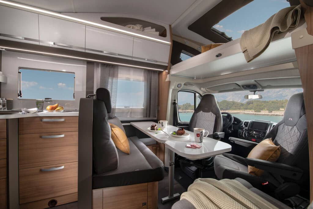 Adria Coral XL Axess 600 DP - at Złotokłos · powiat piaseczyński from €136 / day (590 zł) - Picture 2