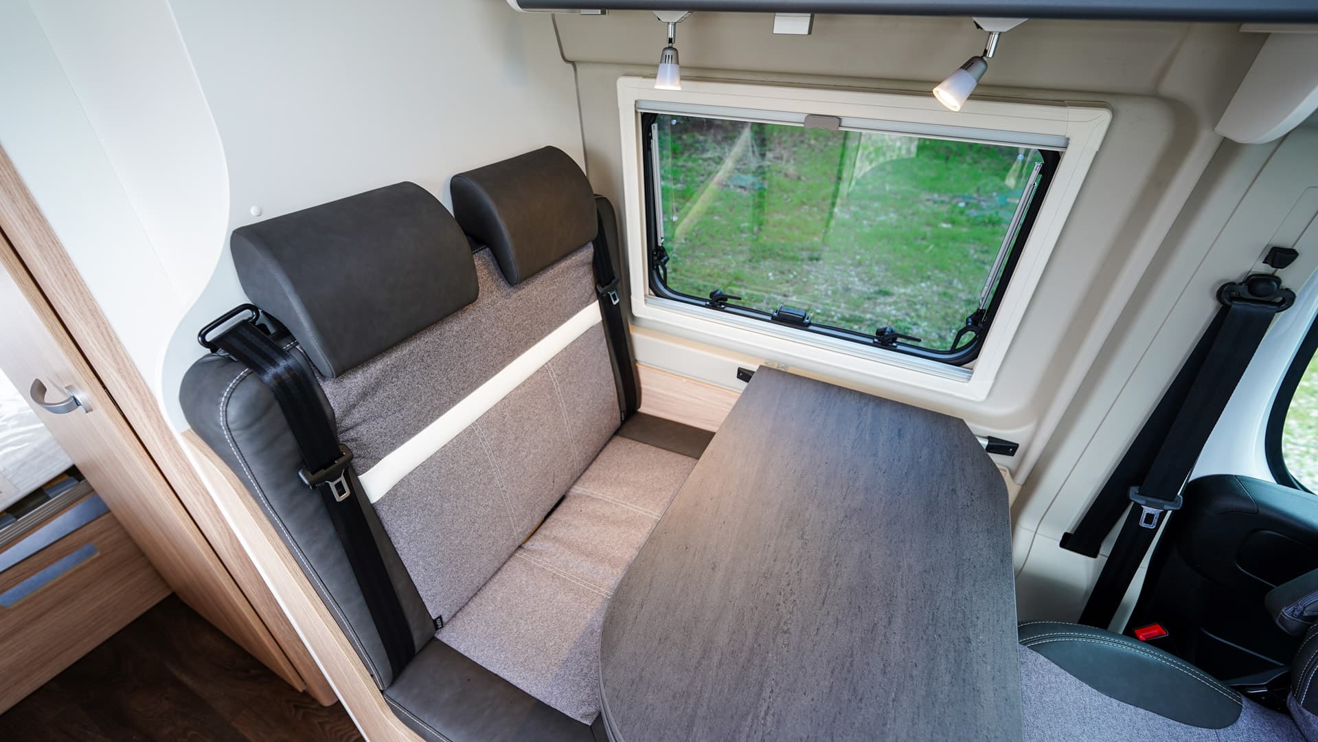 Sunlight Cliff 601 Campervan Rental Warsaw - 4 Berth Manual - at Złotokłos · powiat piaseczyński from €113 / day (490 zł) - Picture 5