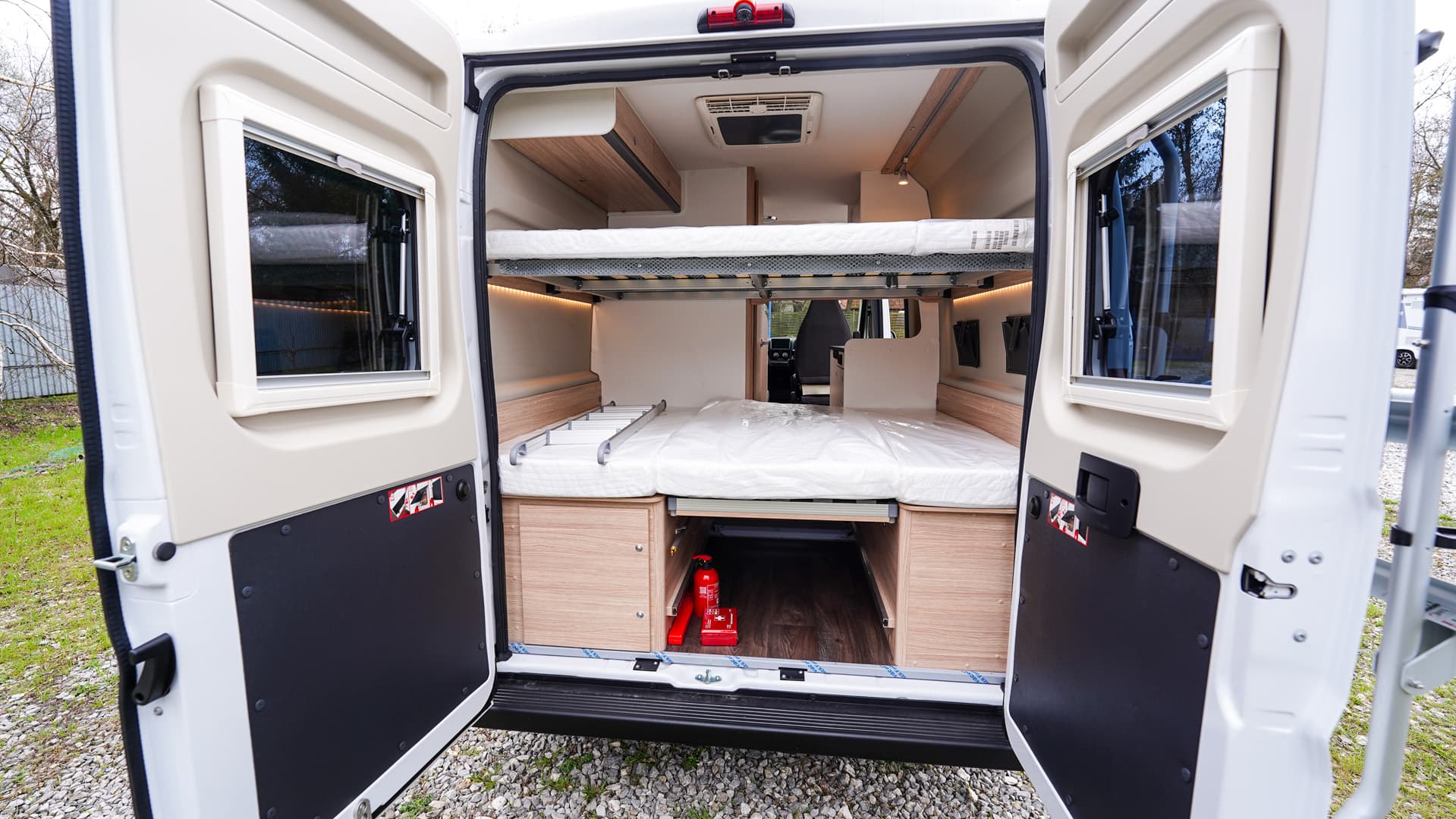 Sunlight Cliff 601 Campervan Rental Warsaw - 4 Berth Manual - at Złotokłos · powiat piaseczyński from €113 / day (490 zł) - Picture 3