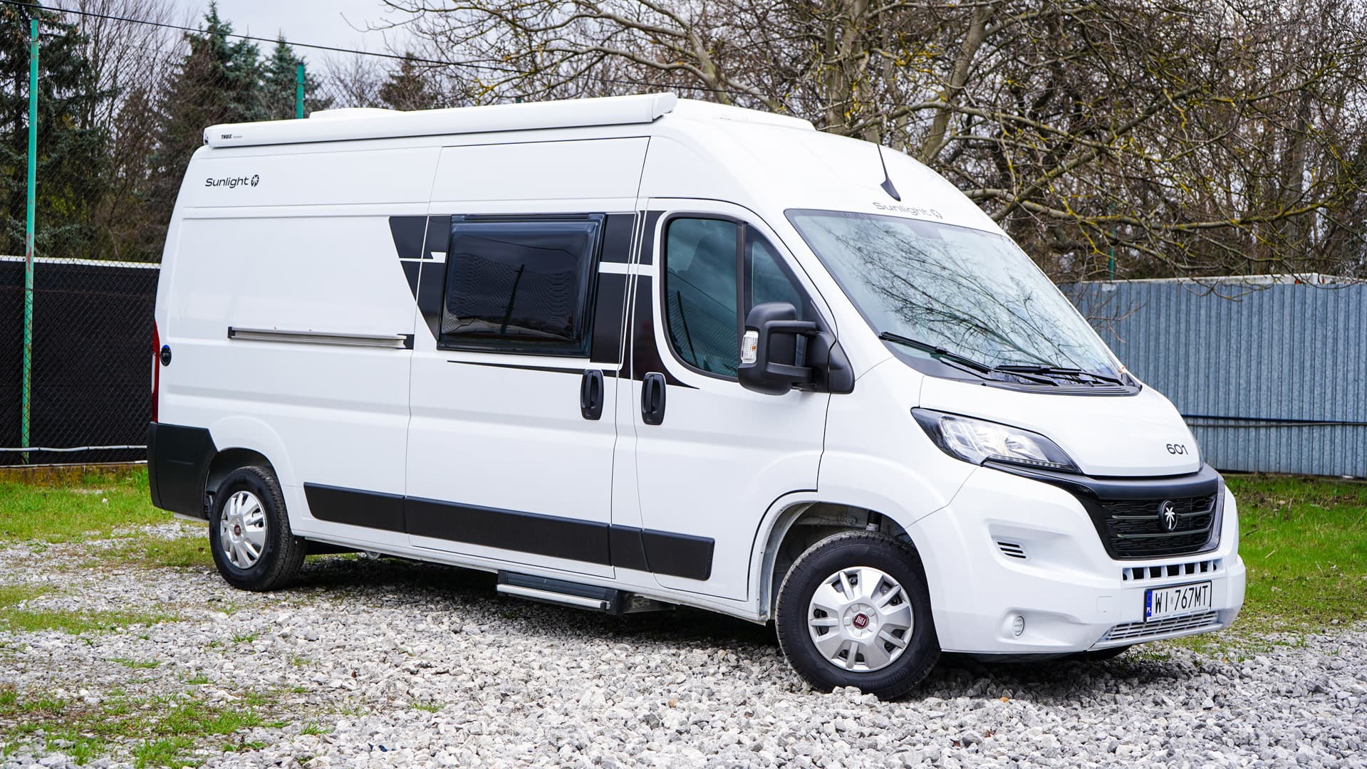 Sunlight Cliff 601 Campervan Rental Warsaw - 4 Berth Manual - at Złotokłos · powiat piaseczyński from €113 / day (490 zł) - Picture 1