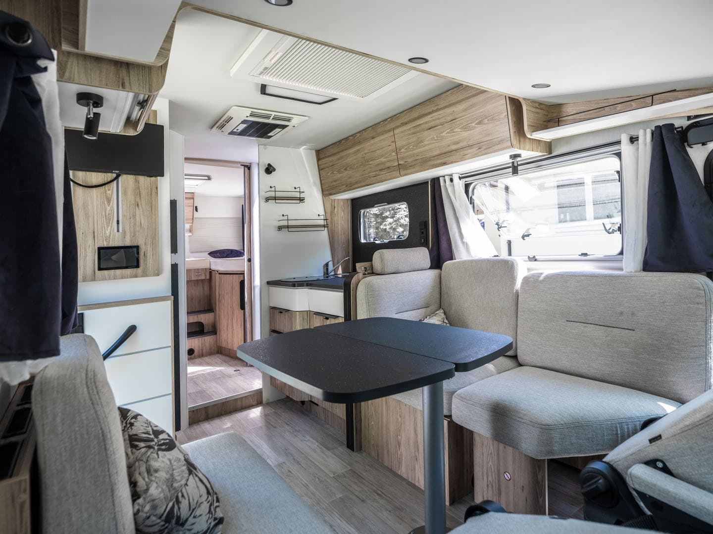 Pilote G740 Premium Integrated Motorhome - at Złotokłos · powiat piaseczyński from €182 / day (790 zł) - Picture 2