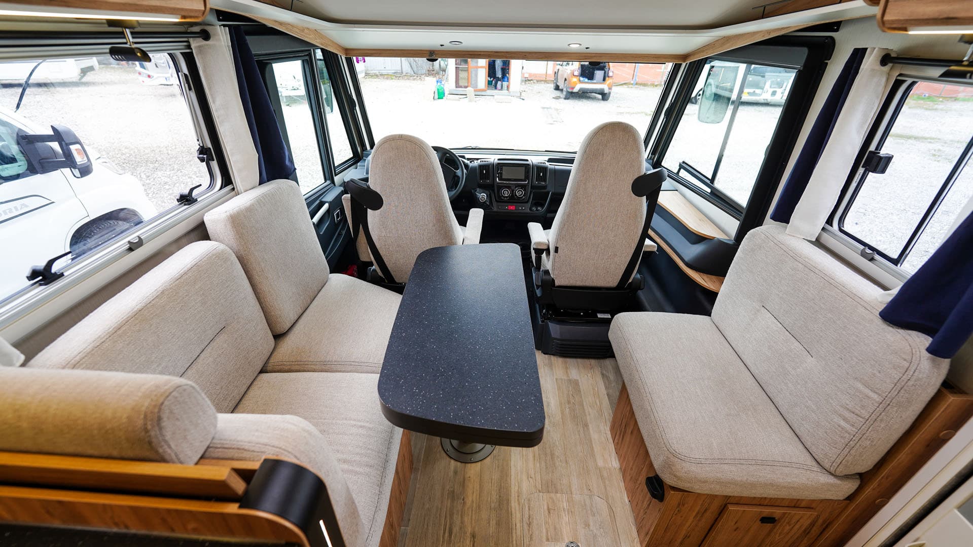 Pilote G740 Premium Integrated Motorhome - at Złotokłos · powiat piaseczyński from €182 / day (790 zł) - Picture 4
