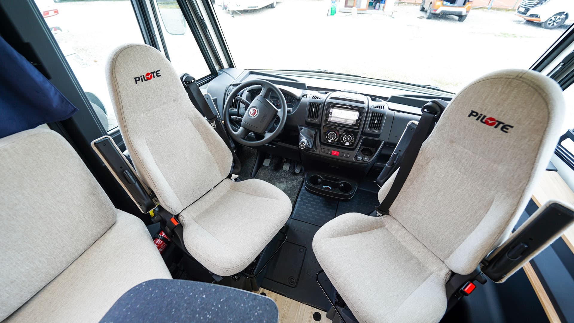 Pilote G740 Premium Integrated Motorhome - at Złotokłos · powiat piaseczyński from €182 / day (790 zł) - Picture 5